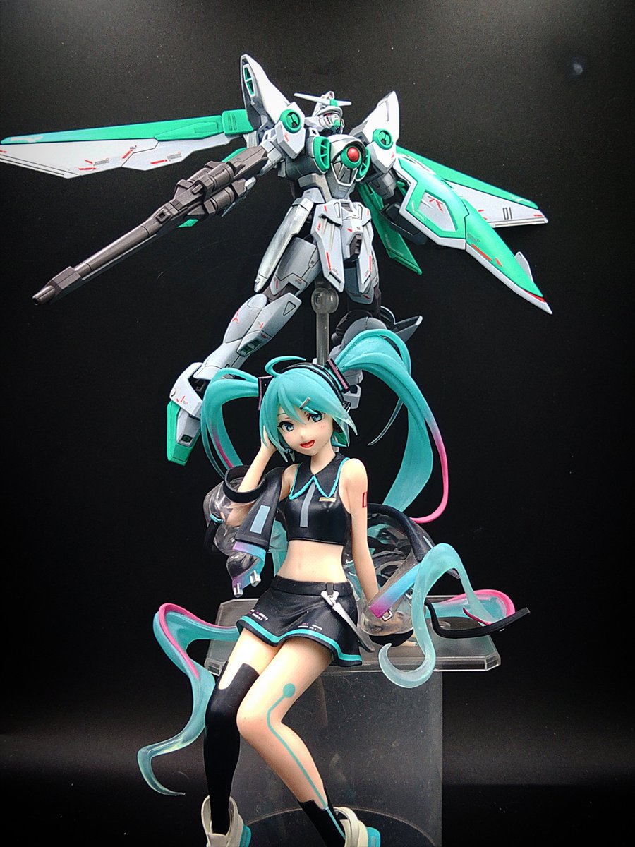 EGウイングガンダム、初音ミクとツーショット。
世界観合わせました
カッコイイっしょ!