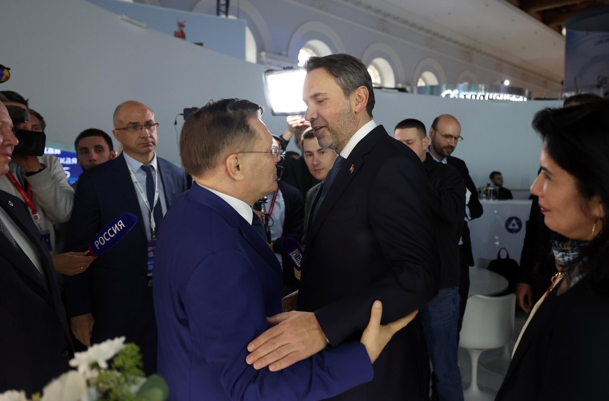 Rosatom Genel Müdürü Sn. Aleksey Likhachev ile Moskova’da bir araya gelerek güçlü iş birliklerimizi kapsamlı biçimde değerlendirdik.

Türkiye’nin enerji bağımsızlığında kritik bir rol üstlenen Akkuyu NGS’nin güncel durumunu konuştuk.

Nükleer enerjiyi, 2053 karbon nötr hedefimize
