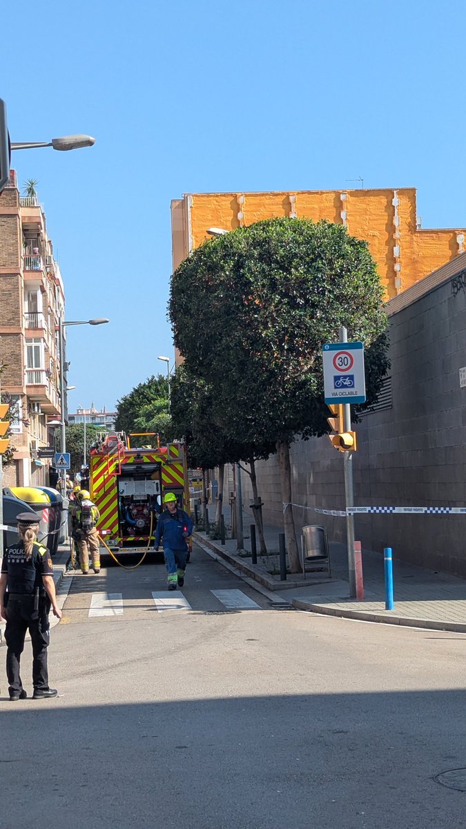 Bueno, nos acaban de desalojar los bomberos 😬