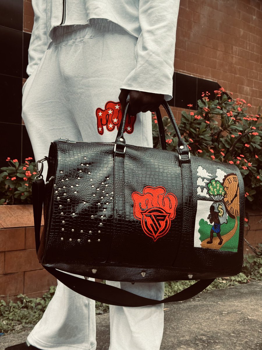 Jaypeebagss's tweet photo. POV : I make Custom Made bags… Crossbags, Backpack or Duffel🇳🇬💼 https://t.co/4uV2Acx6dW