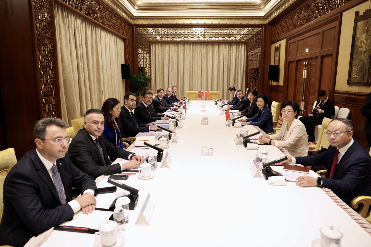 🇹🇷🤝🇨🇳 Şanghay’da, Çin Halk Cumhuriyeti Gümrükler Genel İdaresi Başkanı Sayın Sun Meijun ile bir araya gelerek Türkiye’den Çin’e su ürünleri ve badem ihracatına ilişkin üç önemli protokole imza attık.

Bu iş birliğiyle birlikte, Türk su ürünleri sektörü ve tarımsal üretimimizin