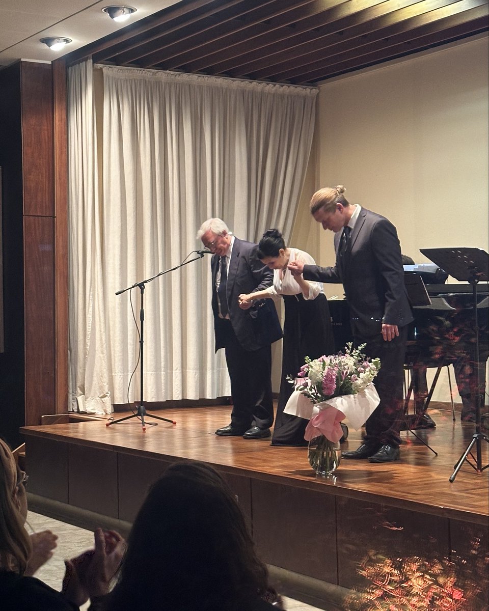 🎵🎶 Mágico concierto homenaje a Dietrich Fischer Dieskau con amplio repertorio musical ofrecido por Mtro. Julio César Huertas en piano, la soprano Beatriz Lozano y el barítono Ulrich Schrader en la sala de eventos de la embajada. 🎶🎵