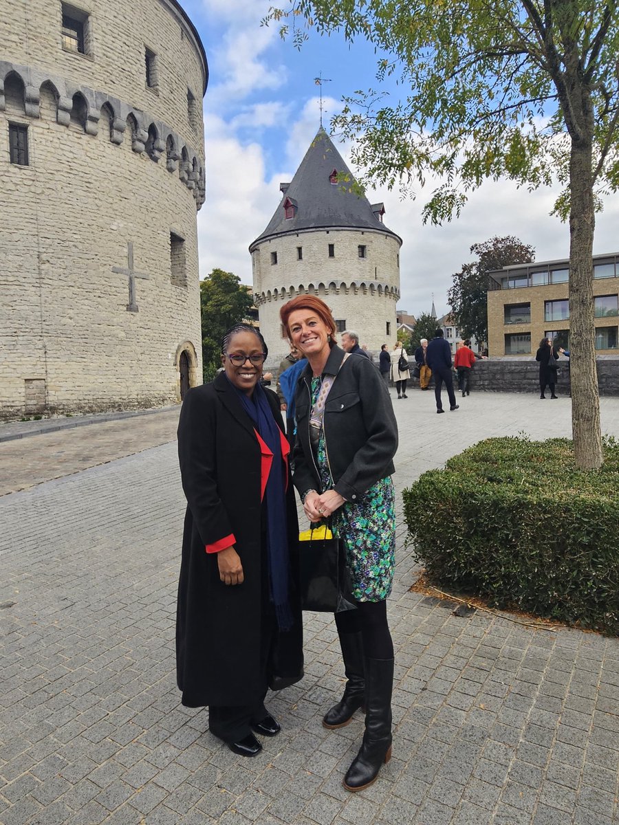 JaEmbBelgium's tweet photo. #BilateralHighlight Last week 8th October, Ambassador Mills along with several diplomats had the pleasure of visiting Kortrijk, a Belgian city and municipality in the Flemish province of West Flanders. 

She was able to benefit from very useful presentations on the opportunities that exist around partnerships for technology and innovation across a range of sectors and institutions. 

The team of diplomatic representatives did a tour of this very vibrant and historical city, and were greeted by  Burgemeester Ruth Vandenberghe, the Mayor of Kortrijk. Ambassador Mills used the opportunity to present her with Jamaica’s famous Blue Mountain coffee.
