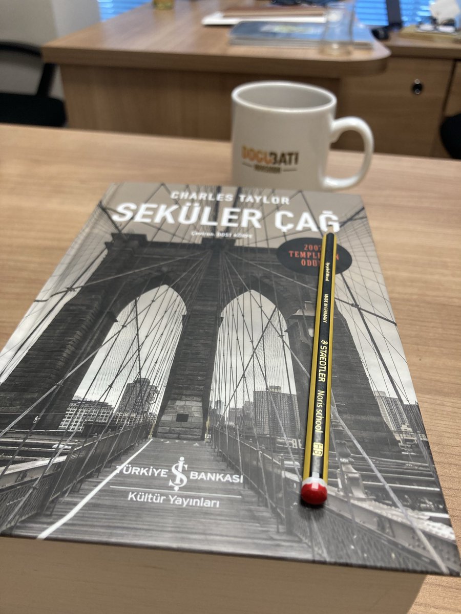 Baştan sona okunmayı hak eden bir kitap. Kaynakça ile 1000 sayfayı aşsa da…
Güzel bir çeviri, akıcı bir uslup.

En çok okuması gerekenler ise dindarlarımız. Kendi içimizde parça parça ama ne yoğun sekülerlik biriktirdiğimizi anlamak için…