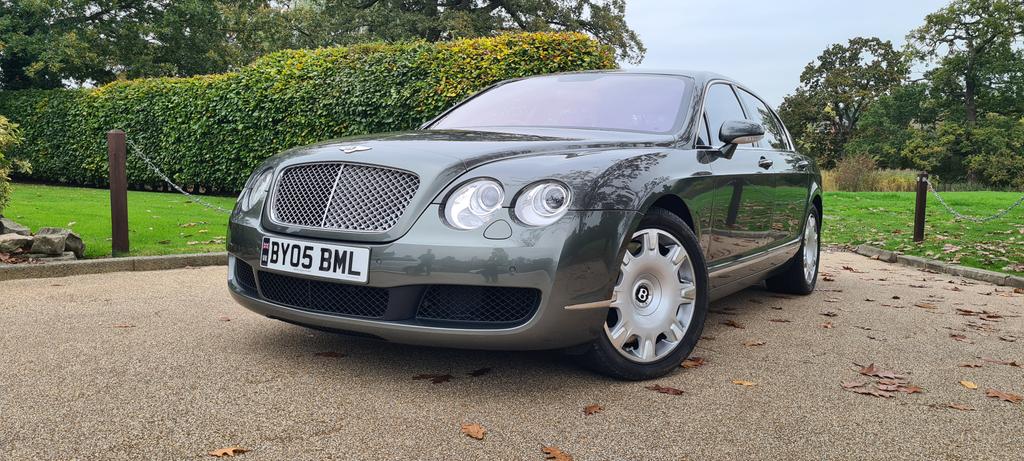 MttRbnsn's tweet image. This year is the 20th anniversary of the modern-era @BentleyComms #Continental #Flying #Spur. This example is the second one built, and has done only 457 miles in its entire life. The 6.0-litre #W12 is like new!

#BentleyToybox