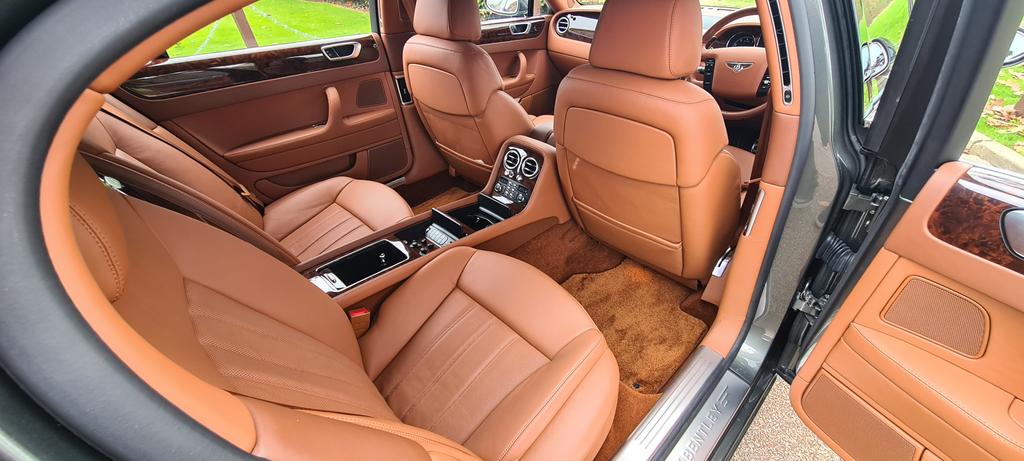 MttRbnsn's tweet image. This year is the 20th anniversary of the modern-era @BentleyComms #Continental #Flying #Spur. This example is the second one built, and has done only 457 miles in its entire life. The 6.0-litre #W12 is like new!

#BentleyToybox