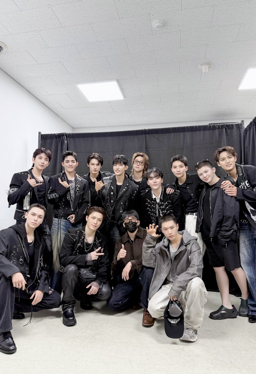 [ARTICLE] SEVENTEEN will receive the Presidential Commendation Award at the Korean Popular Culture and Arts Awards.

The Ministry of Culture, Sports, and Tourism of Korea Creative Content Agency announced that a total of 31 indivduals (teams, including SEVENTEEN, will be awarded