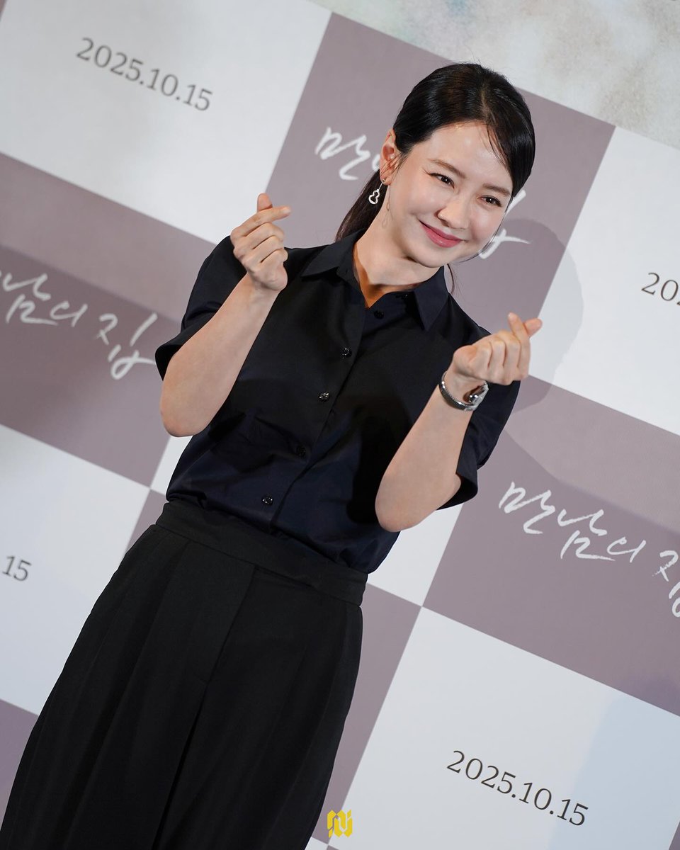 "The Running Man ace is also a good actor."

jihyo's new film "home behind bars" is off to a strong start! 
✅️ranked 1st in independent films
✅️topped advance booking sales
✅️sold out tickets
✅️rave initial reviews
#SongJiHyo #송지효 #만남의집 #HomeBehindBars