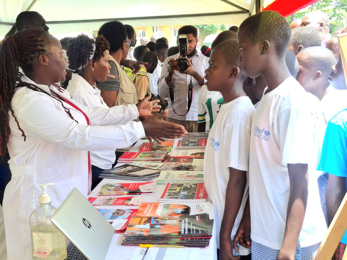 Amref_Uganda's tweet image. Joy and happiness fill Mbale City as we commemorate the #globalhandwashingday2025. Remember, clean hands save lives! Wash your hands regularly, especially at critical times, to stop the spread of disease. #WashIsEveryonesbusiness