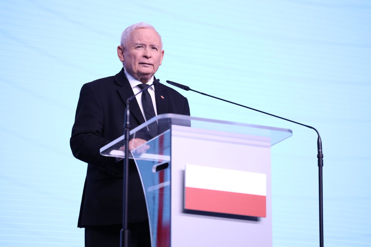 Prawo i Sprawiedliwość (@pisorgpl) on Twitter photo 💬 Prezes PiS J. Kaczyński <a href="/OficjalnyJK/">Jarosław Kaczyński</a>: Mijają 2 lata od wyborów, które zdecydowały, że ta koalicja przejęła władzę. Nasi przeciwnicy obchodzą rocznicę, mamy różne wystąpienia, w których próbują udowodnić, że jest dobrze, że są osiągnięcia, które w ogromnej większości są 💬 Prezes PiS J. Kaczyński <a href="/OficjalnyJK/">Jarosław Kaczyński</a>: Mijają 2 lata od wyborów, które zdecydowały, że ta koalicja przejęła władzę. Nasi przeciwnicy obchodzą rocznicę, mamy różne wystąpienia, w których próbują udowodnić, że jest dobrze, że są osiągnięcia, które w ogromnej większości są