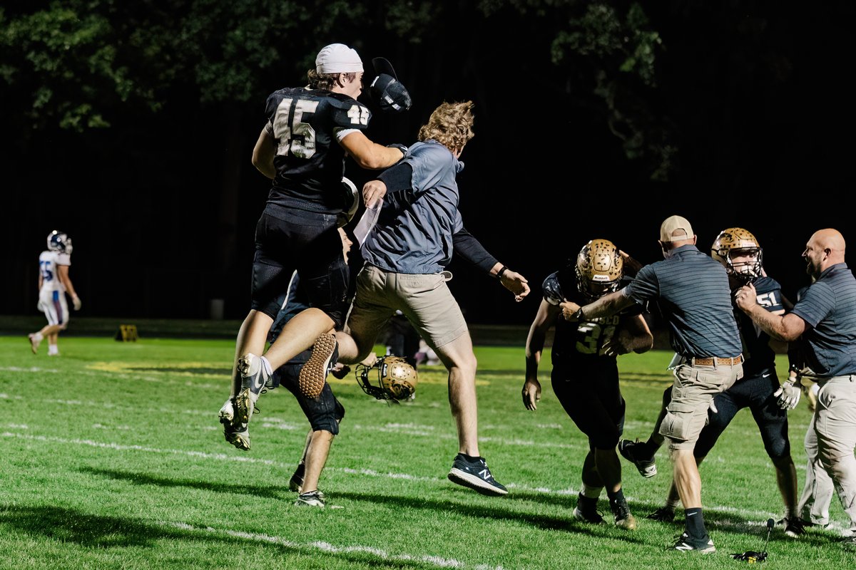 Wanted to post this celebration pic by Aimee Cretsinger in the wake of Busco's upset win over West Noble last Friday night. Be sure to give me a follow and look for more fun photos from GameNight's fleet of talented photographers here on X and throughout the playoffs on Around