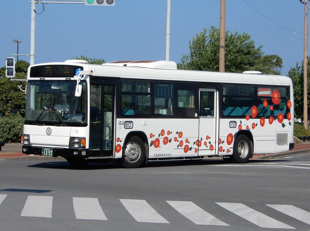 長崎200か1257。五島バスのエルガです。 04年式のKL-LV280N1。特徴的な