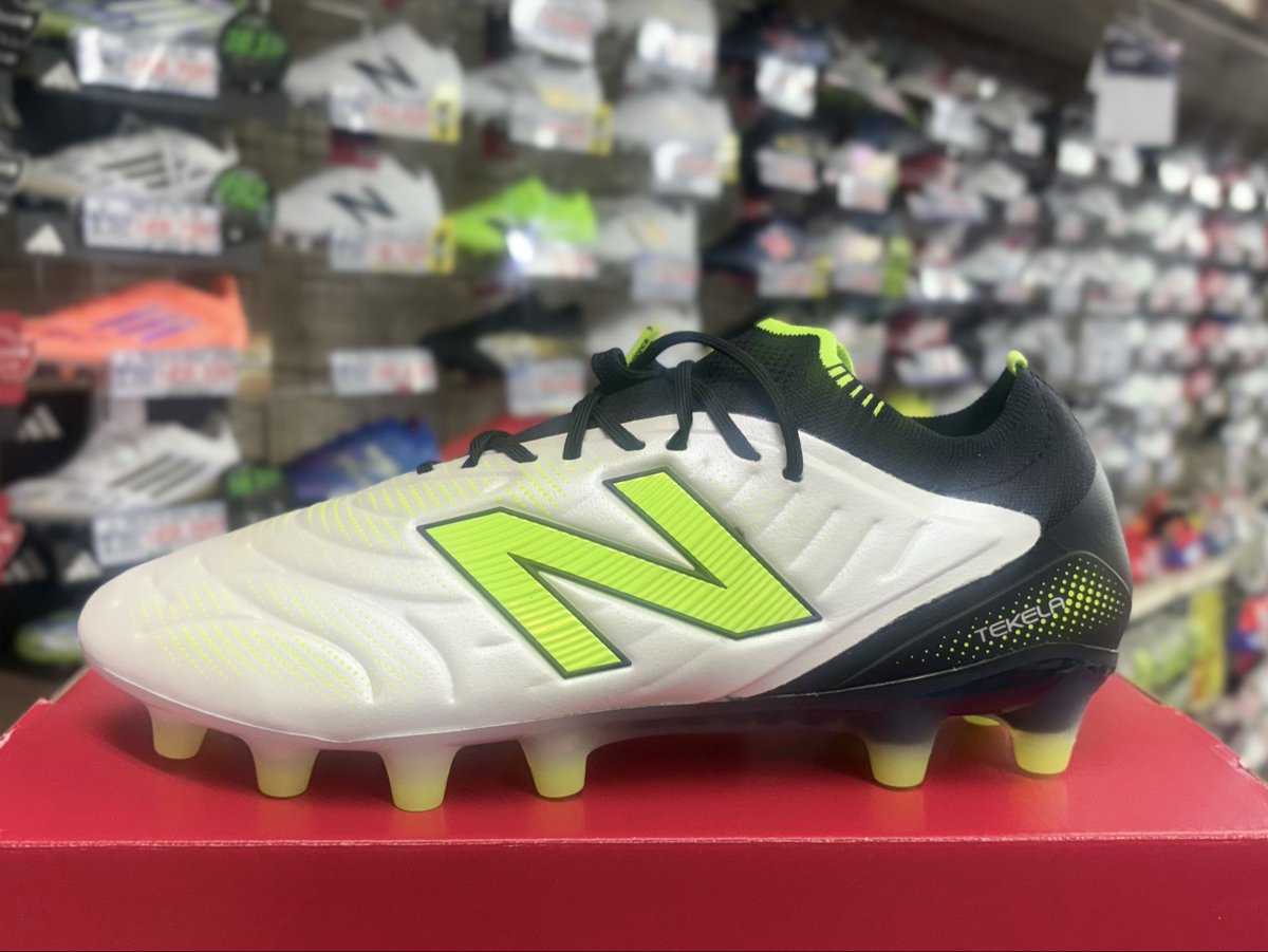 t_machida_fb's tweet image. 本日より発売開始🔥

●精密タッチの【Tekela v5 Elite HG】
●爆発スピードの【Furon  v8 Elite HG】

プレースタイルに合わせて、自分の&quot;武器&quot; を手に入れよう⚡️

#ニューバランス #ときわスポーツ #町田 #相模原 #新作 #TEKELA #テケラ #絶対応援 #オレたちのサッカー部