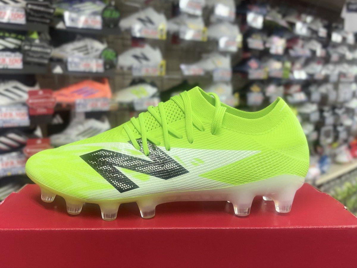t_machida_fb's tweet image. 本日より発売開始🔥

●精密タッチの【Tekela v5 Elite HG】
●爆発スピードの【Furon  v8 Elite HG】

プレースタイルに合わせて、自分の&quot;武器&quot; を手に入れよう⚡️

#ニューバランス #ときわスポーツ #町田 #相模原 #新作 #TEKELA #テケラ #絶対応援 #オレたちのサッカー部