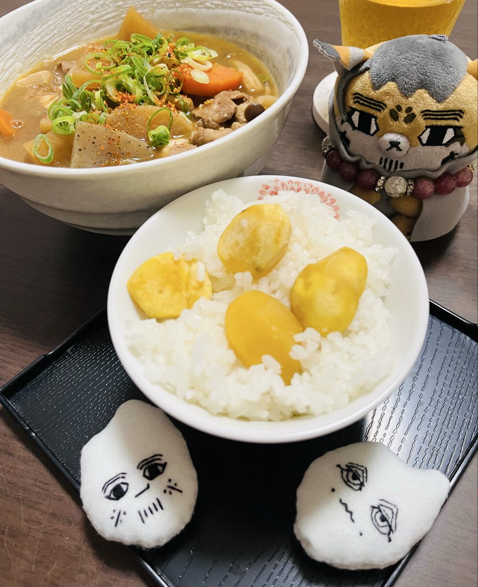 新米使って栗ごはん🌰🍚✨
豚汁もあるよ〜

🌰狙ってるよね、フォゼ尾さん…😓

#フォゼ尾といっしょ