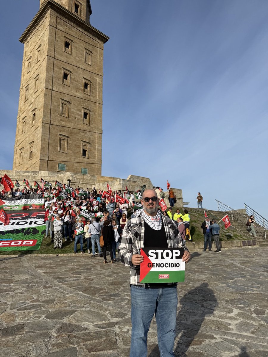 ServizosCCOO's tweet photo. 🇵🇸🇵🇸🇵🇸 Hoxe a clase traballadora e toda a cidadanía mobilízanse pola vida e pola xustiza.

✊ Esiximos o fin do xenocidio en Gaza e a retirada completa das tropas israelís.

#stopgenocidio #15Octubre #nosmovilizamosporpalestina #FuturoParaPalestina https://t.co/wTTm5aVyKk