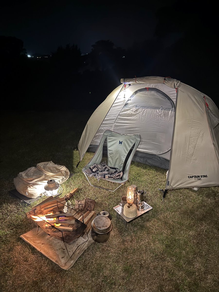 akinoyurucamp's tweet photo. ここをキャンプ地とする △ ´‐

地獄の7連勤を終えてそのまま凸キャンです。

今日はシンプルなサイト。
とりあえず炎分補給です。🔥

#ゆるキャン
#野外活動
#ソロキャン https://t.co/emXFVm5AqB