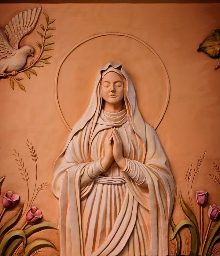 A relief of Mary at the "Holy Virgin Mary" metro station in Tehran ✝️🇮🇷