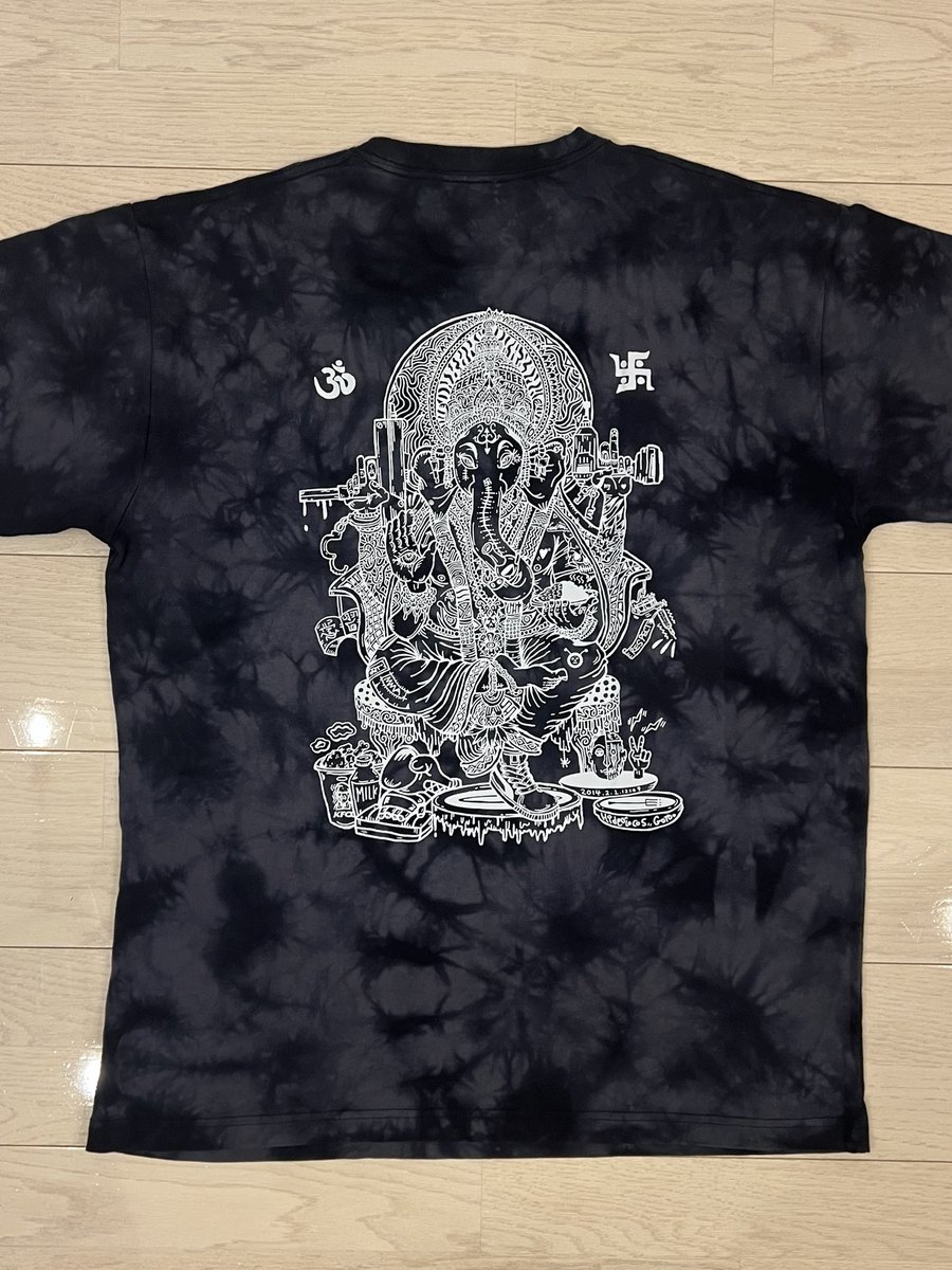 JOOOINT_mag's tweet photo. ゴトウヒデオ×やばさ商店×JOOOINTMAGAZINE限定Tシャツ届いたYO!!!

極上プリントで最高の仕上がりになってます！！！

絶頂おすすめですので、是非🔥🔥🔥

販売所
https://t.co/Yb3ID1x7Z5

@yabasashoten 
@hideo_goto 

#joooint #art #culture #zine #magazine #ガネーシャ https://t.co/HXoH7Gb3zP