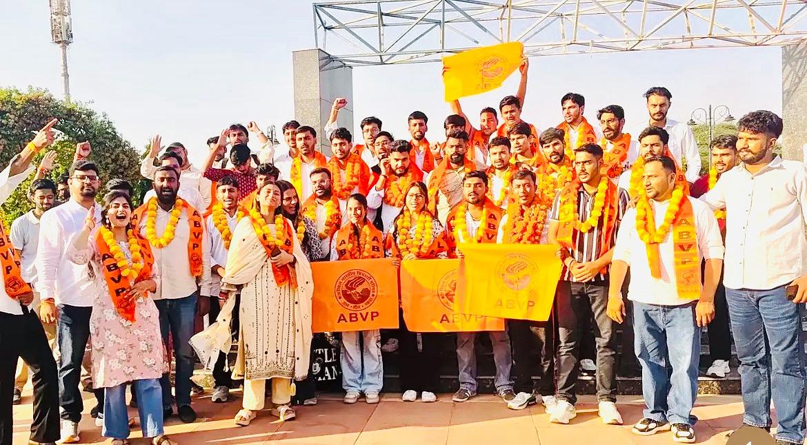 HaryanaAbvp's tweet photo. हरियाणा केंद्रीय विश्वविद्यालय में हुए DR चुनावों में ABVP ने 40 में से 34 DR पदों पर शानदार विजय प्राप्त कर परिसर में अपना परचम लहराया।

यह विजय विद्यार्थियों के अटूट विश्वास,परिषद के निरंतर समर्पण और छात्रहित की नीतियों का परिणाम है।

#ABVPVictory2025 #ABVP4CUH #HaryanaAbvp https://t.co/0LlPsa9LNT