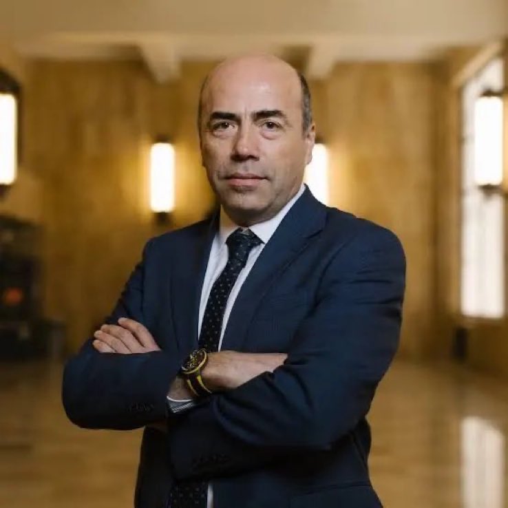 CHILE DESPERTÓ!!!
Si desean otro ejemplo de PARÁSITO, aquí lo tenemos, con el agravante que su inactividad le permitió encubrir a todos sus AMIGUES DE IZQUIERDA!!
UNA VERGÜENZA!!