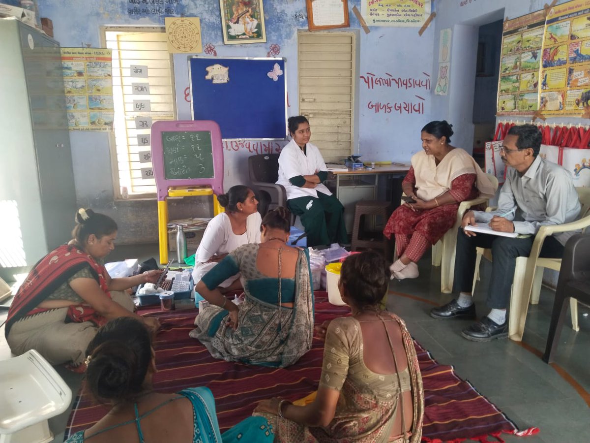 cdho_botad's tweet image. આજરોજ બોટાદ જિલ્લાના PHC તુરખા હેઠળના સબ સેન્ટર નાગલપર ખાતે CDHO મેડમશ્રી દ્વારા મમતા દિવસ સેશનની મુલાકાત લેવામાં આવી, જેમાં અતિ જોખમી સગર્ભા સેવાઓ, ફોલોઅપ, રસીકરણ સેવાઓ,ANC,PNC સેવાઓ, NVBDCP પ્રિવેન્સન, કલોરીનેશન કામગીરી સમીક્ષા ,માર્ગદર્શન આપવામાં આવેલ. @PhcTurkha