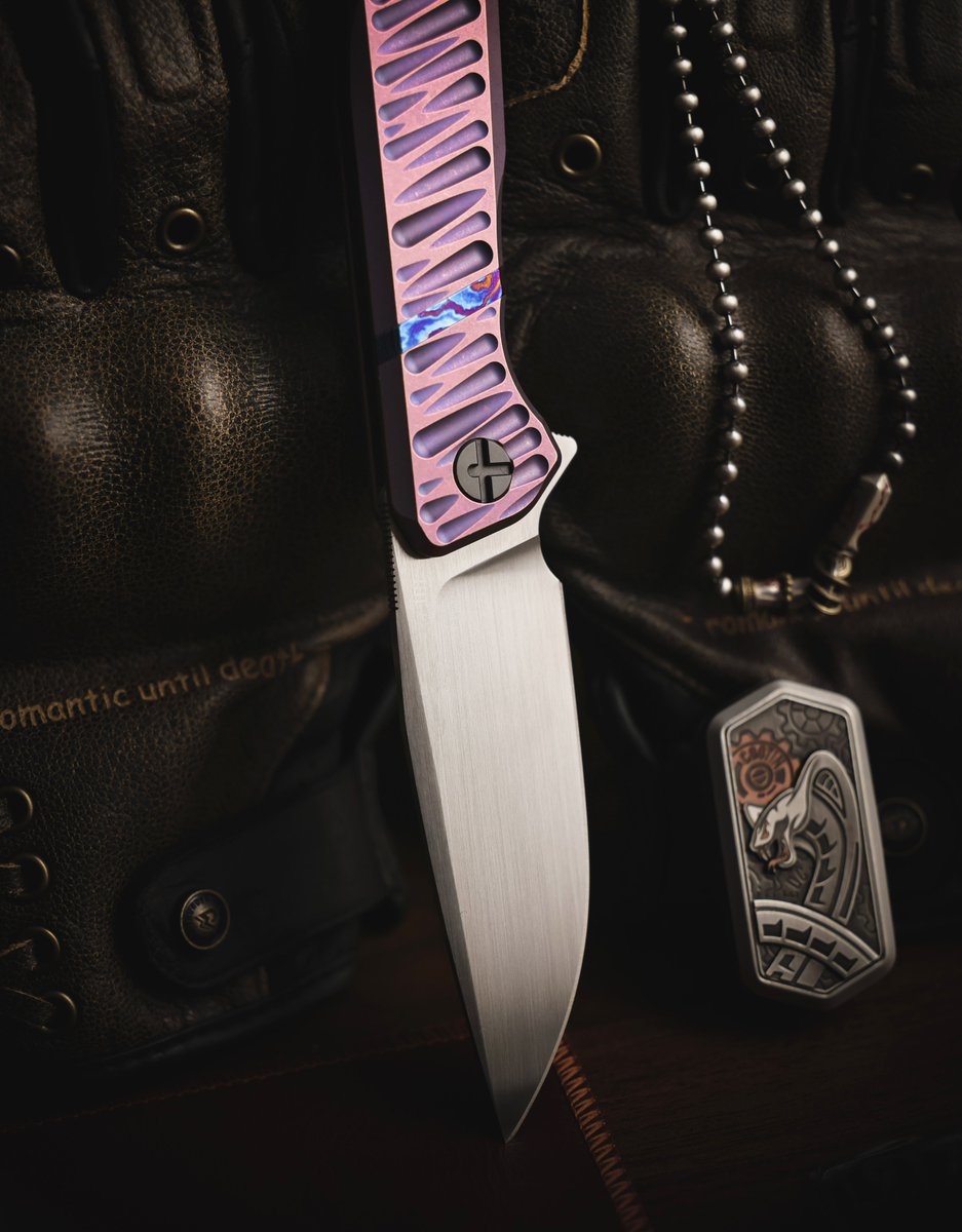 bladebroglobal's tweet photo. Commander I93358 — Vanax steel, titanium strength, everyday precision.
#bladebro #CommanderI93358 #EDCknife #everydaycarry #pocketknife #Vanax #Titanium #EDCgear #moderncarry #gentlemanscarry #premiumEDC https://t.co/kolJTGDiSs