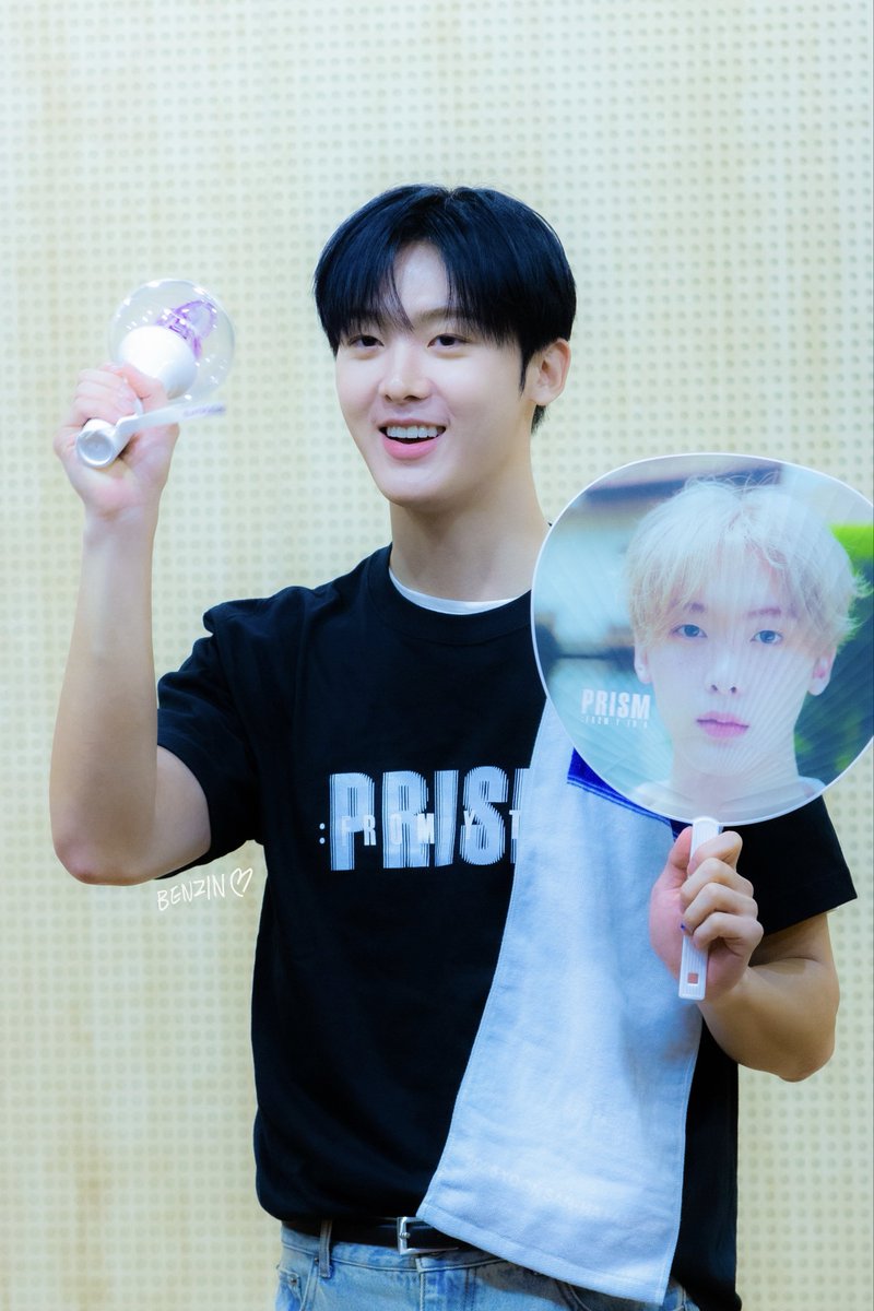 Benzinmez's tweet photo. 251012 FANPLEE FANSIGN

ตานา แฟนคลับคุณยุนซานฮา 😆

#윤산하 #YOONSANHA #ユンサナ
#아스트로 #ASTRO #CHAMELEON https://t.co/QAQWJXIfvf