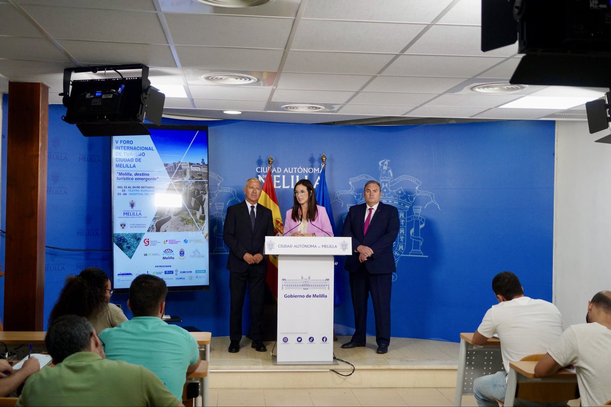 Los consejeros <a href="/mmarinmelilla/">Miguel Marín</a> y <a href="/Martitaruiz/">Marta Fdez. De Castro Ruiz</a> han presentado el V Foro de Turismo ‘Ciudad de Melilla’ que se desarrollará con la plena consolidación de la ciudad como destino emergente.