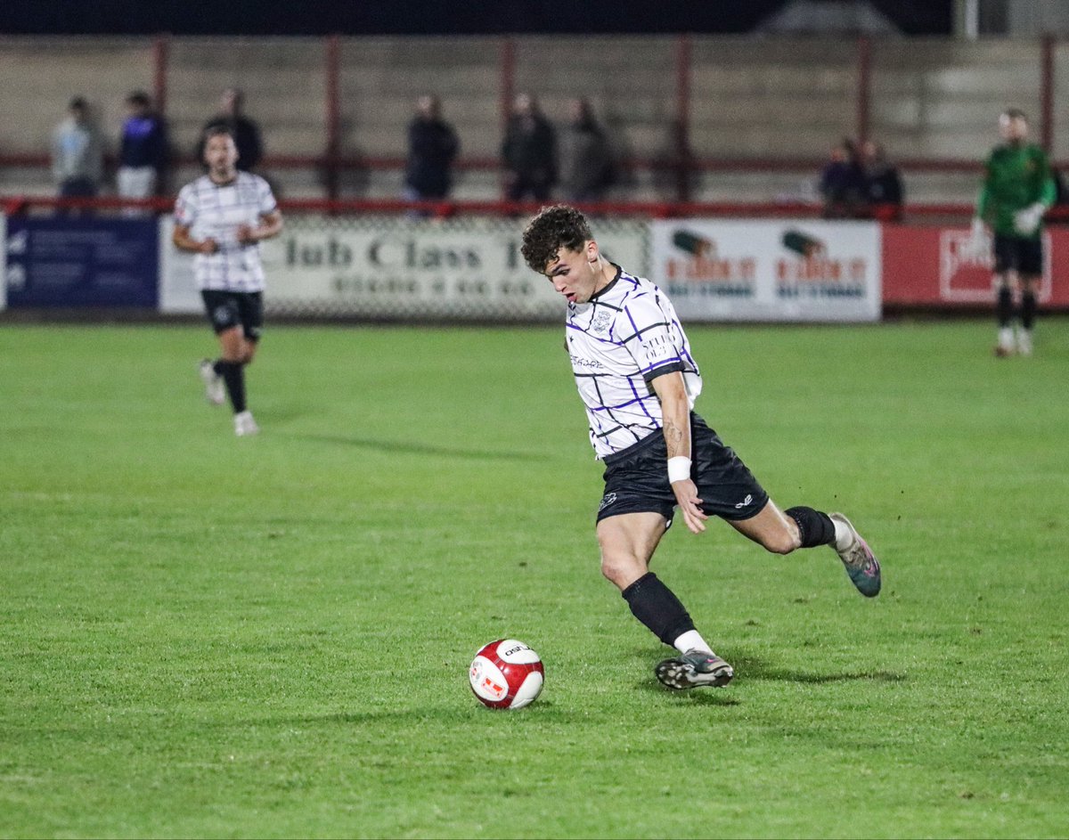 📸 Another point on the road for <a href="/AvroFC/">Avro FC</a> in a 2-2 draw against Witton Albion last night. 3rd in the league with 3 consecutive home games to come 💙⤵️