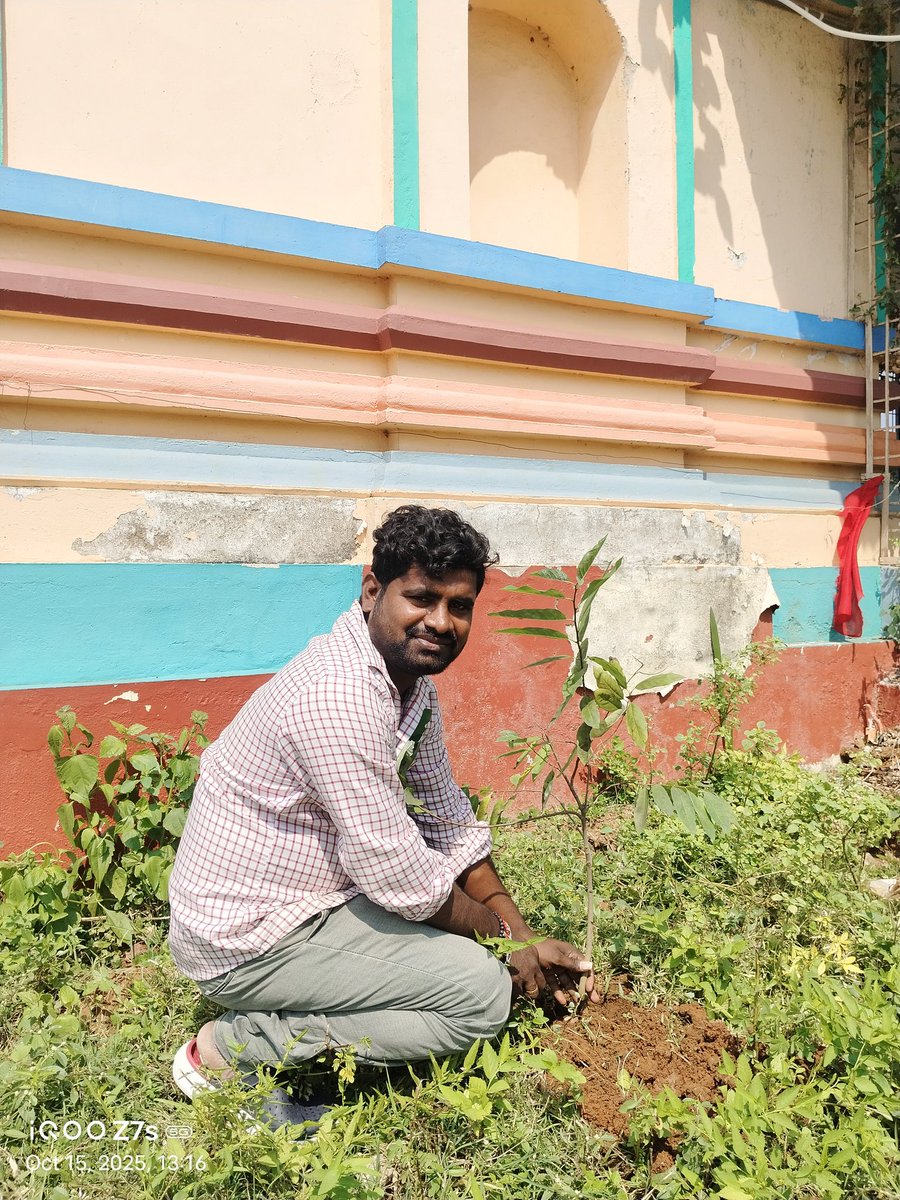regala_raju's tweet image. As part of my plantation drive, I planted a sapling today on the birth anniversary of Dr. A.P.J. Abdul Kalam  — a small step towards a greener and brighter future 🌱🌱#savenature #saveenvironment #savefutre