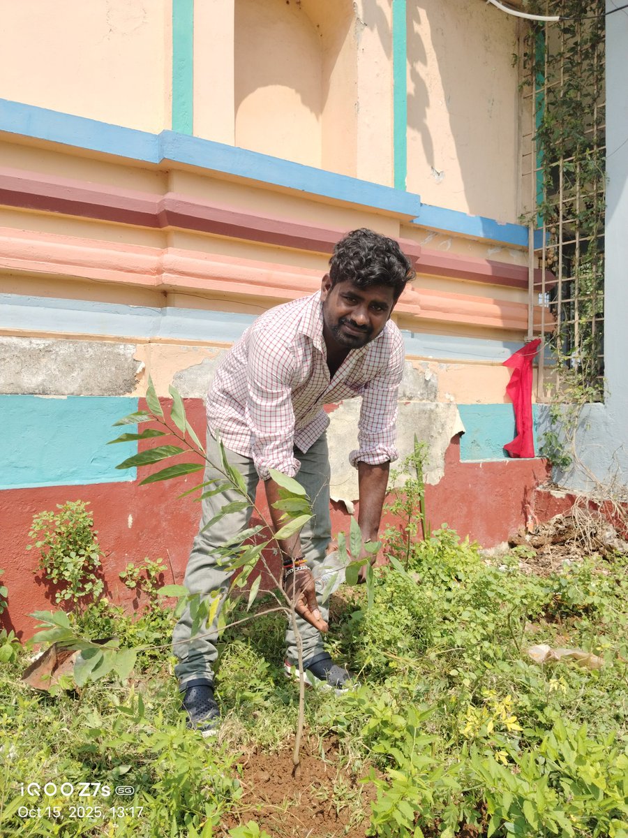 regala_raju's tweet image. As part of my plantation drive, I planted a sapling today on the birth anniversary of Dr. A.P.J. Abdul Kalam  — a small step towards a greener and brighter future 🌱🌱#savenature #saveenvironment #savefutre