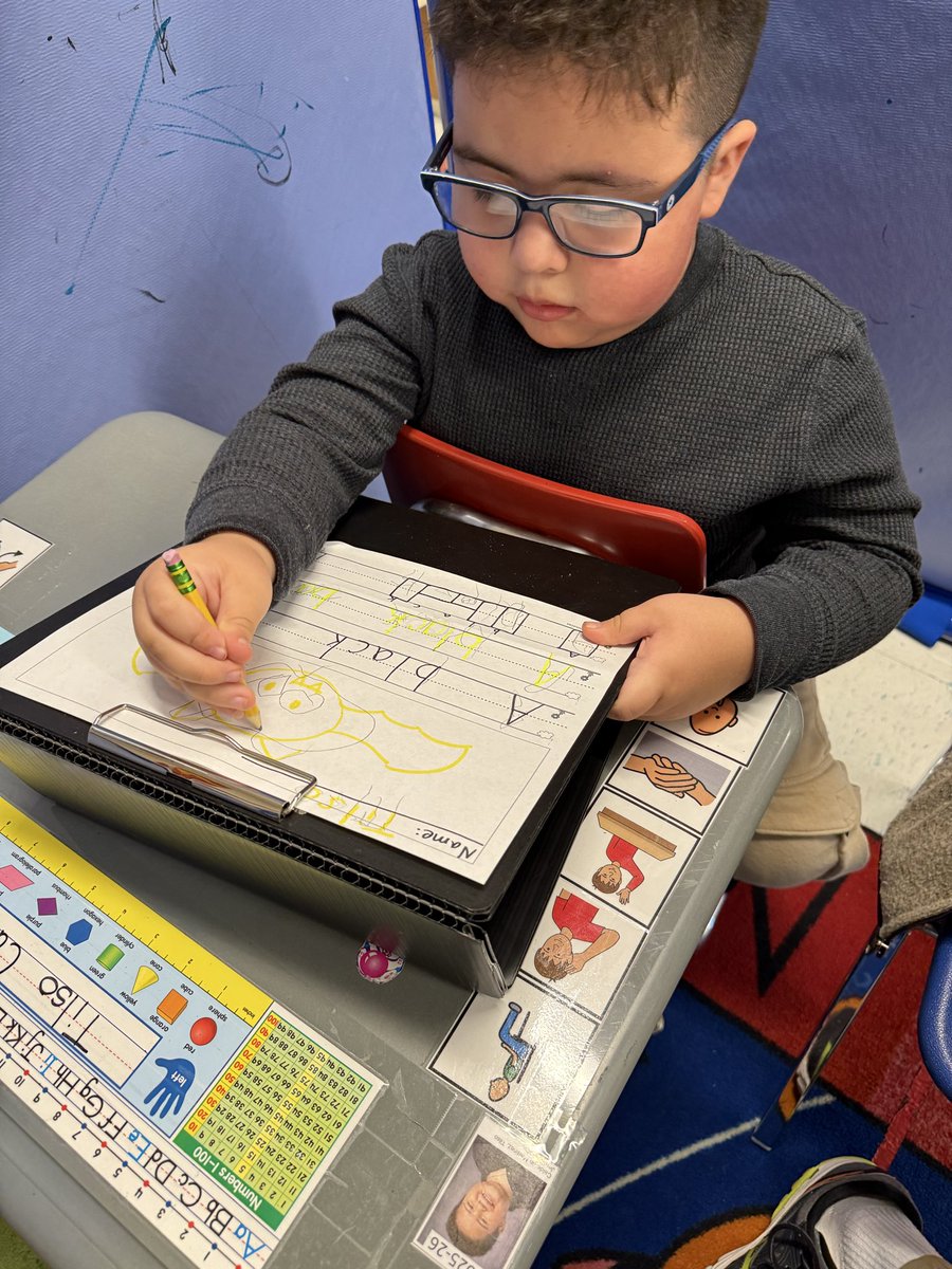 Richardella_FLC's tweet image. Reading our sentence, tracing our sentence, then writing our sentence, followed by a directed drawing about our sentence.