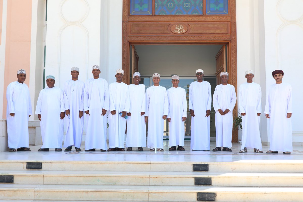 نظمت المدرسة زيارة إلى جامعة ظفار لتعريف الطلاب على التخصصات الأكاديمية وآلية القبول والتسجيل. كما شملت الزيارة جولة في مركز خدمة المجتمع والمكتبة وكليّة الهندسة.
<a href="/dh_university/">جامعة ظفار</a>