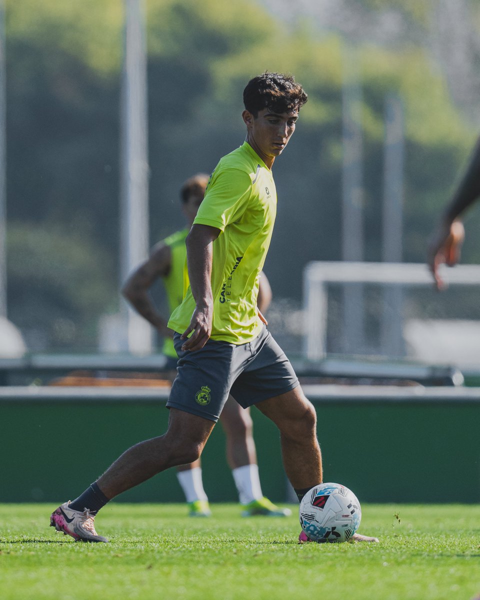✅ Entreno con el 𝐩𝐫𝐢𝐦𝐞𝐫 𝐞𝐪𝐮𝐢𝐩𝐨

👀 #RacingDépor