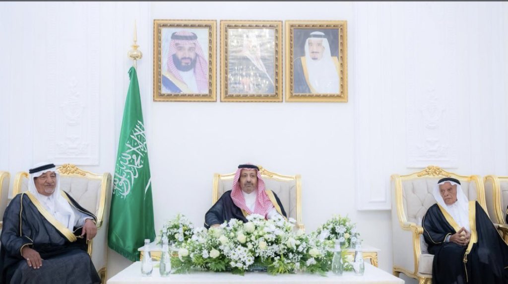 صور :
من زيارة صاحب السمو الملكي الأمير الدكتور
حسام بن سعود بن عبدالعزيز آل سعود 
أمير منطقة #الباحة للشيخ 
مبارك بن منسي آل عصيدان
شيخ قبيلة بني حسن 
بمحافظة بني حسن بالباحة