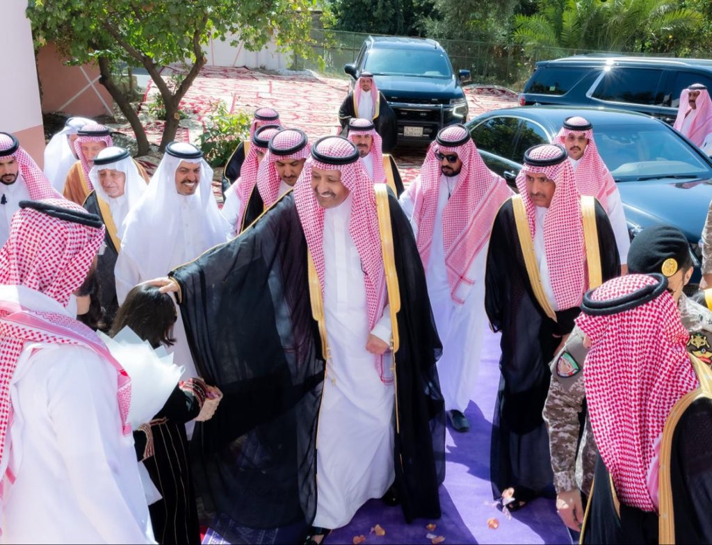 alsaud1ksa's tweet photo. صور :
من زيارة صاحب السمو الملكي الأمير الدكتور
حسام بن سعود بن عبدالعزيز آل سعود 
أمير منطقة #الباحة للشيخ 
مبارك بن منسي آل عصيدان
شيخ قبيلة بني حسن 
بمحافظة بني حسن بالباحة https://t.co/CrsbztEYrw