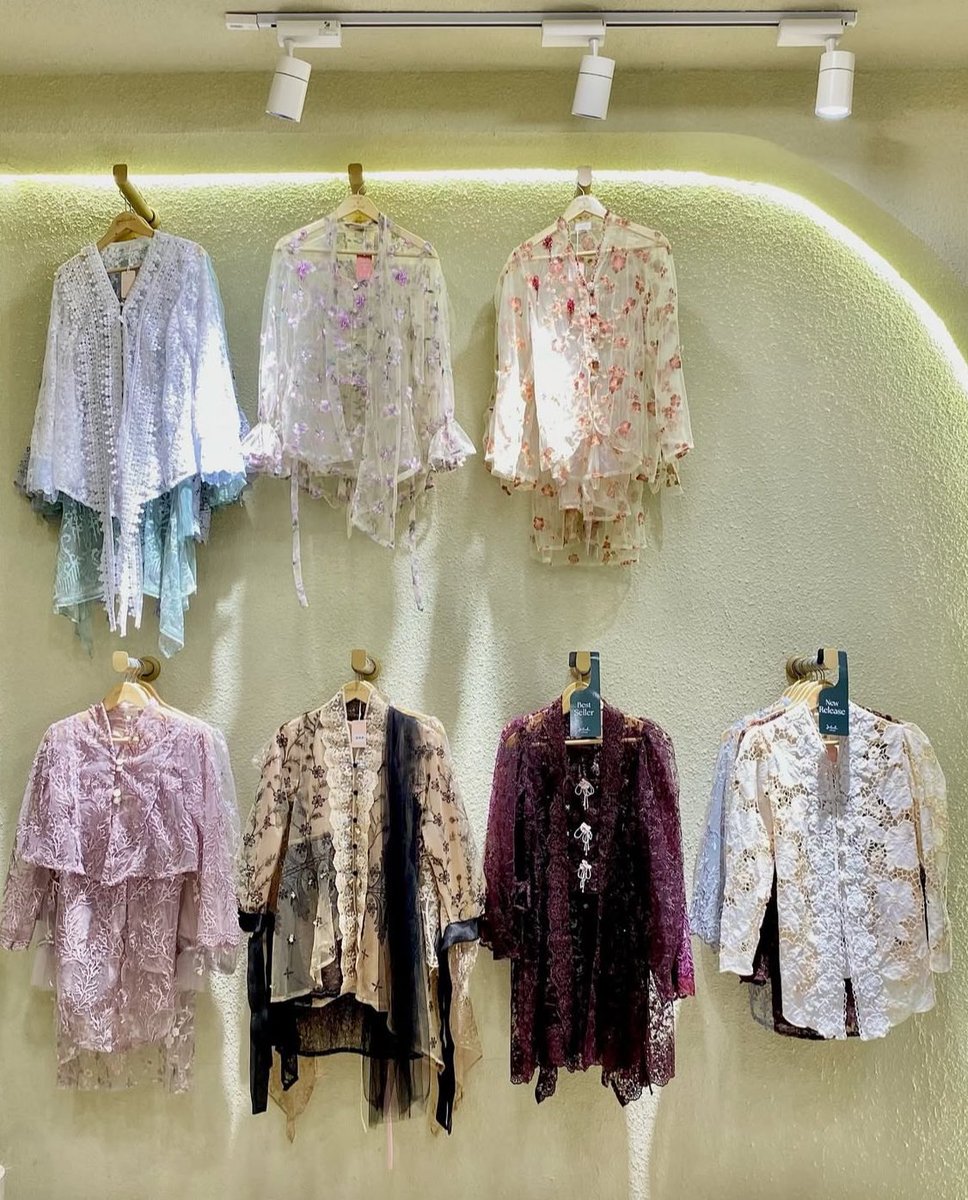 berburushopee's tweet image. mau spill beberapa toko kebaya cantik ready to wear, harganya start 100ribuan aja✨