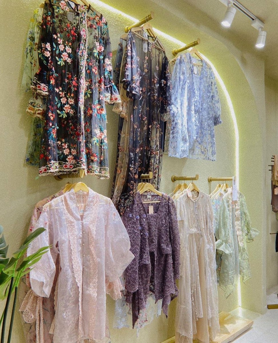 berburushopee's tweet image. mau spill beberapa toko kebaya cantik ready to wear, harganya start 100ribuan aja✨