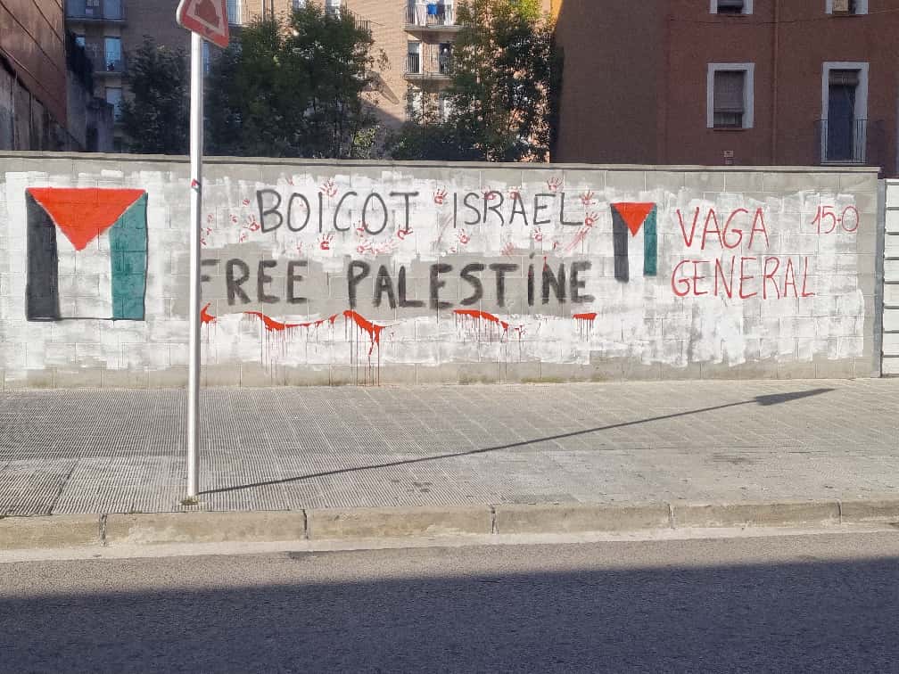 El regidor de la CUP de Ripoll ha guixat personalment aquesta paret mentre participava a la concentració pro-hamas que ha aglutinat 23 individus.

En comptes de servir el poble, l'embruten...

Ara, torneu a votar-los...

VERGONYA ABSOLUTA 

(Per cert, la pintada ja no hi és 🤗)