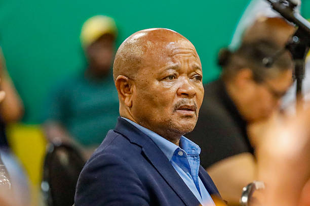 [BREAKING] Senzo Mchunu is set to appear before Parliament's ad hoc committee tomorrow. The body is probing Nhlanhla Mkhwanazi's allegations of corruption, political interference and infiltration in the criminal justice system.

#Newzroom405