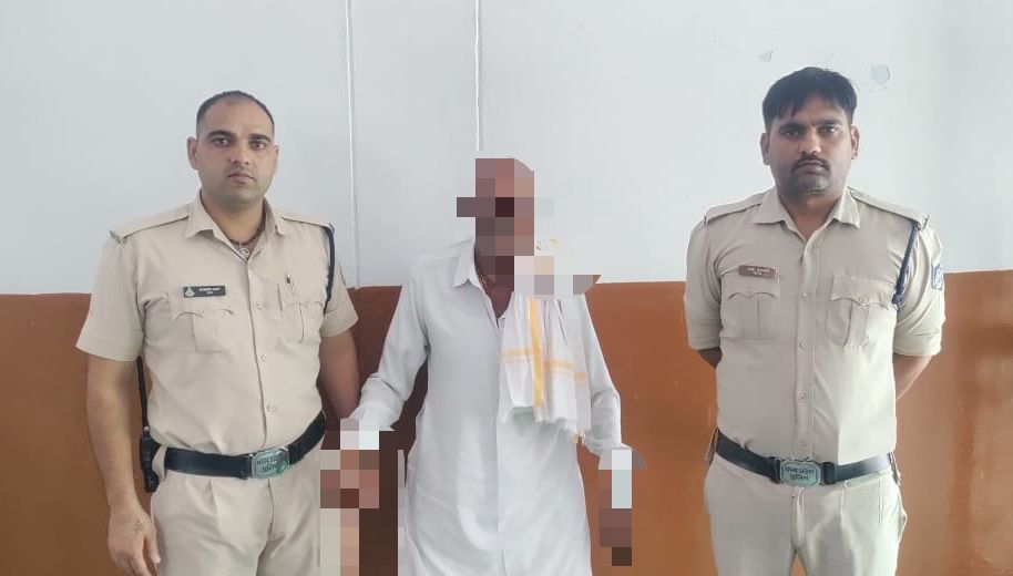 SP Morena (@spmorena_) on Twitter photo #मुरैना: थाना कोतवाली पुलिस द्वारा धोखाधड़ी संबंधी प्रकरण में लगभग 20 वर्षों से फरार चल रहे स्थाई वारंटी को गिरफ्तार किया गया।
<a href="/mohdept/">Home Department, MP</a>
<a href="/DGP_MP/">DGP MP</a>
<a href="/JansamparkMP/">Jansampark MP</a>
<a href="/MPPoliceDeptt/">Madhya Pradesh Police</a>
<a href="/IgChambal/">IGP_Chambal</a>
<a href="/digchambal1812/">DIGCHAMBAL</a>
<a href="/PROJSMorena/">PRO JS Morena</a> #मुरैना: थाना कोतवाली पुलिस द्वारा धोखाधड़ी संबंधी प्रकरण में लगभग 20 वर्षों से फरार चल रहे स्थाई वारंटी को गिरफ्तार किया गया।
<a href="/mohdept/">Home Department, MP</a>
<a href="/DGP_MP/">DGP MP</a>
<a href="/JansamparkMP/">Jansampark MP</a>
<a href="/MPPoliceDeptt/">Madhya Pradesh Police</a>
<a href="/IgChambal/">IGP_Chambal</a>
<a href="/digchambal1812/">DIGCHAMBAL</a>
<a href="/PROJSMorena/">PRO JS Morena</a>