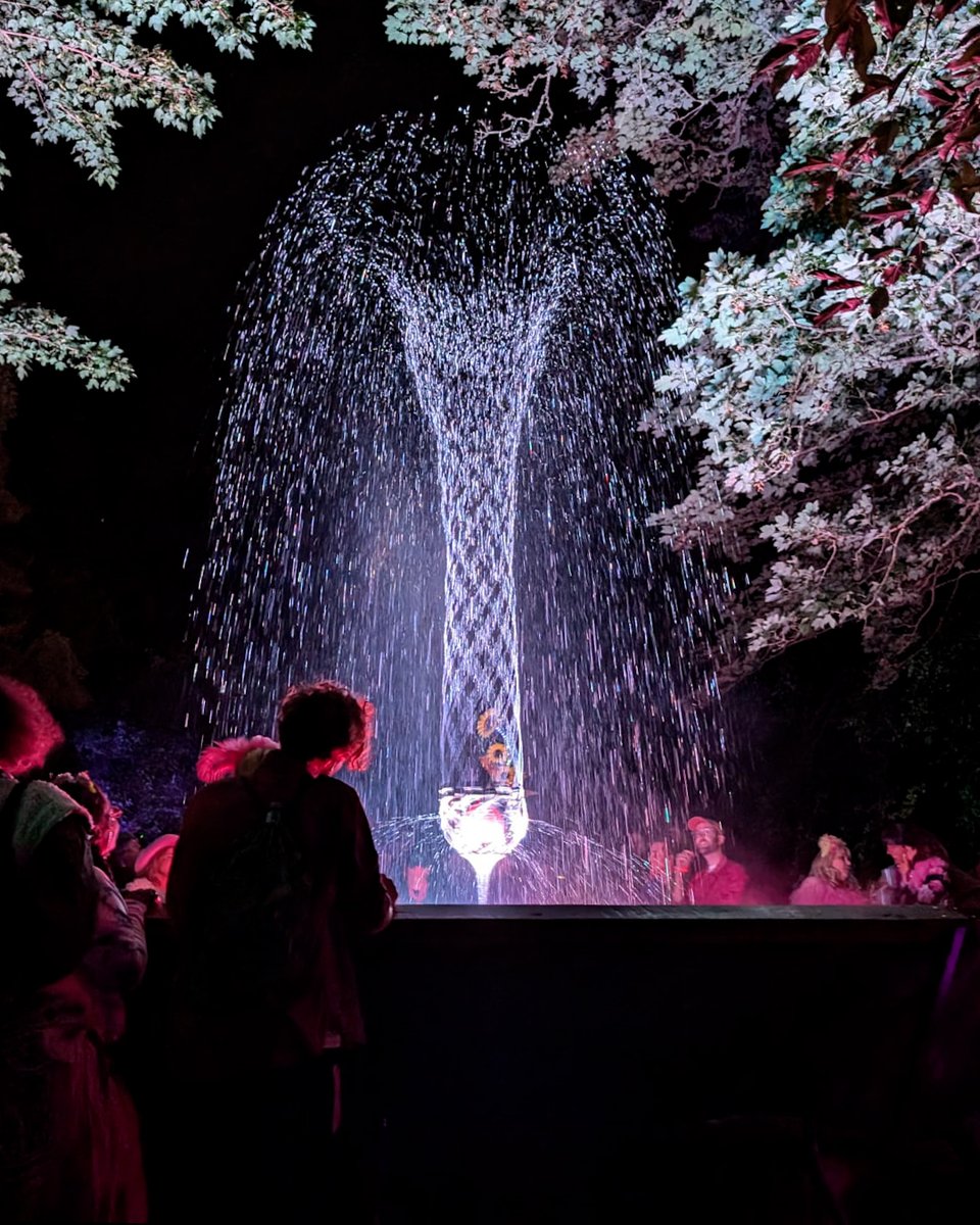 LeedsPlusSocial's tweet photo. Visit the Light Night Leeds website for the full list of installations, and don’t forget to use the Light Night Rider bus on the night to get easily from zone to zone! 🚌 @LeedsCC_News 

2/2 https://t.co/hhAkwPmC18