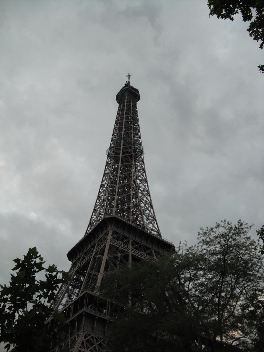 FullStriedAhead's tweet image. The Eiffel Tower 🗼 in Paris, France 🏙️ and Las Vegas, Nevada are comparable in the sense of when you photograph 📸 it! :) #VennDiagram