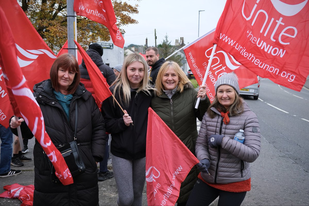 Unite_NorthWest's tweet photo. Solidarity to James Walker members 🚩

Workers have entered phase 2 of industrial action today, after the firms failure to move on its below-inflation pay offer of 3%.

A company which made £12m in profit last year, can afford to offer our members a much better pay deal ✊ https://t.co/pcnmchPJXB