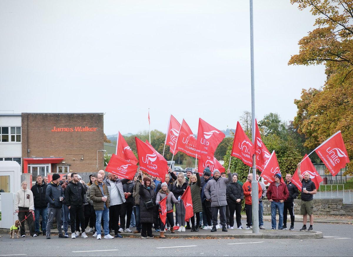 Unite_NorthWest's tweet photo. Solidarity to James Walker members 🚩

Workers have entered phase 2 of industrial action today, after the firms failure to move on its below-inflation pay offer of 3%.

A company which made £12m in profit last year, can afford to offer our members a much better pay deal ✊ https://t.co/pcnmchPJXB