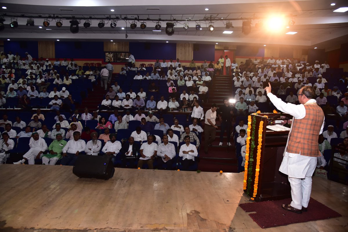 JPSRathoreBJP's tweet photo. आज जनपद मुरादाबाद में श्री धर्मपाल सिंह जी मा० पशुधन मंत्री व श्री बलदेव सिंह औलख जी मा० कृषि राज्य मंत्री के साथ 'मण्डल स्तरीय रबी उत्पादकता गोष्ठी' कार्यक्रम में प्रतिभाग कर प्रदर्शनी का शुभारंभ किया।
#RaviUtpadaktaGoshti2025 #Moradabad #Bareilly https://t.co/Wa3wwFMmD8