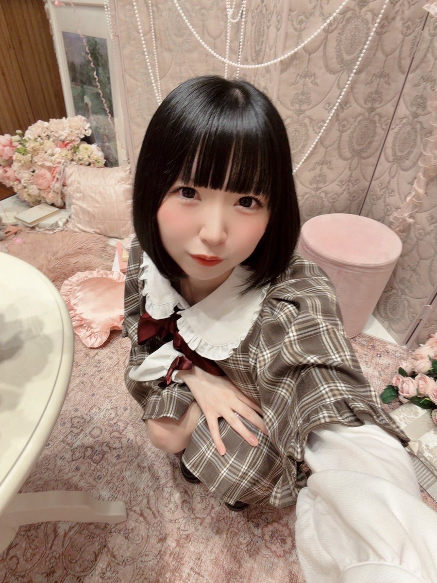 yanase_nagi_'s tweet image. 『SHOWROOM mag』情報解禁されました🍑
新ブランド「AIMEE」に #ライバー王2025 特集として掲載されています˚·༊

ちなみに柳瀬は、『愛ある不思議ちゃん』と紹介して頂いています😆

🔗 mag.showroom-live.com/aimee/

 #AIMEE  #SHOWROOMmag