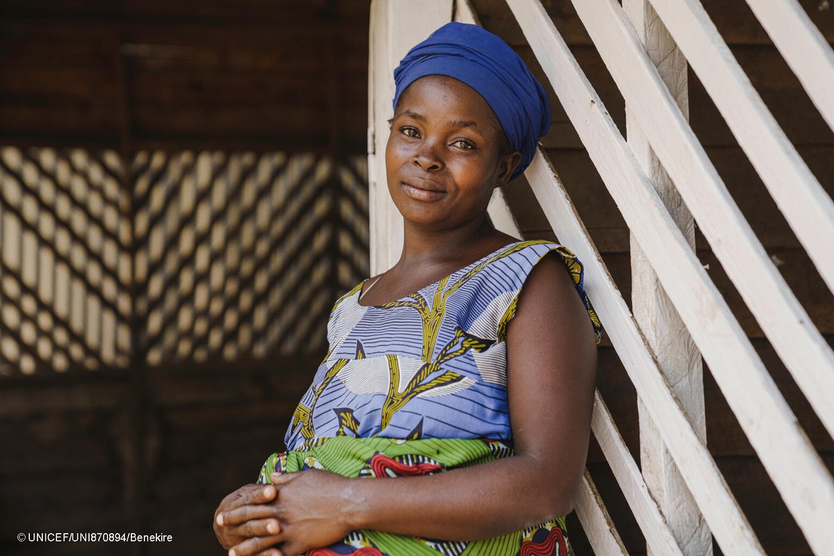 Grâce au soutien de <a href="/Sida/">Sida</a>, environ 3 500 familles touchées par la dernière escalade de la violence à #Minova au Sud-Kivu ont reçu des transferts monétaires. Cette aide renforce la résilience de familles comme celle de Gisèle Habamungu, enceinte et mère de cinq enfants.