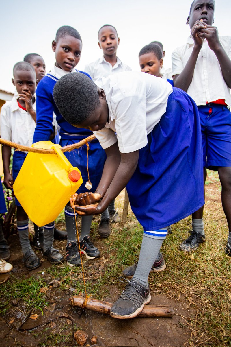 Amref_Uganda's tweet image. #Education is the foundation of the future, but so is #health. With 2 in 5 schools lacking handwashing facilities, how can we expect children to thrive? We must prioritize hygiene in education infrastructure.
#WASHInSchools #GlobalHandwashingDay